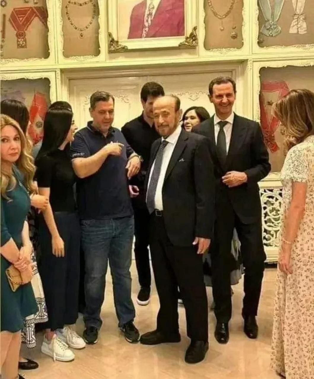 "家和万事兴" 叙利亚总统巴沙尔·阿萨德和弟弟马希尔·阿萨德(第四