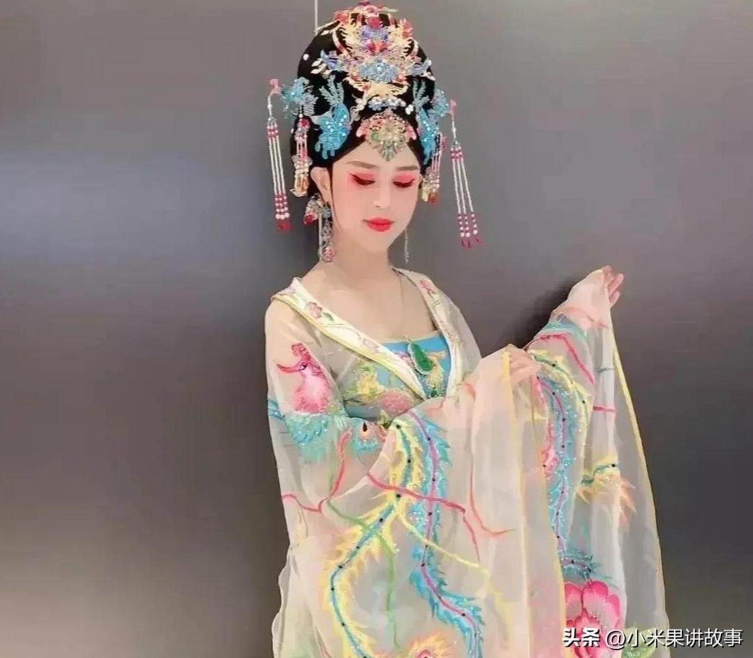 男扮女装歌手是谁图片