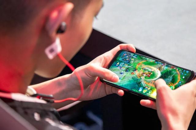 "青少年模式"形同虚设,到底该如何保护未成年人网络权益?