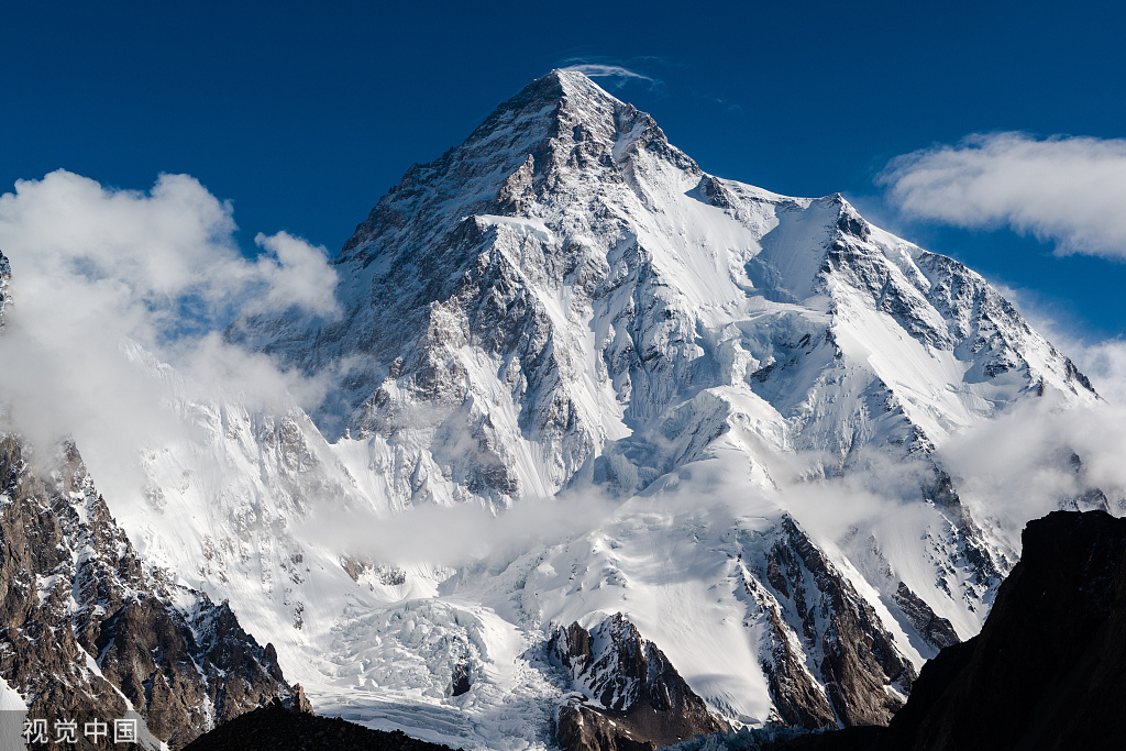 "世界第二高峰"堆满垃圾,登山者称雪水水质变差,经常出现腹泻