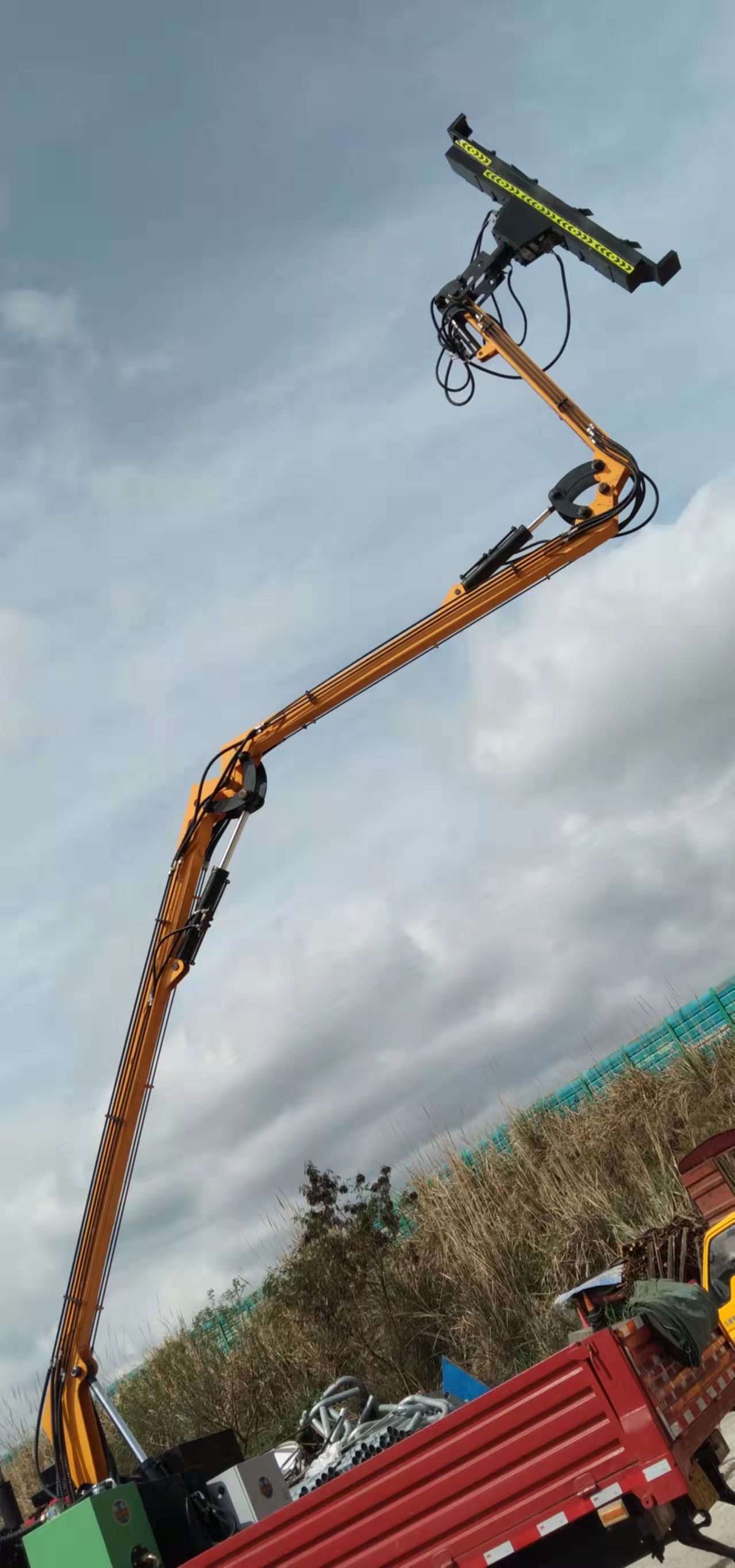 生产绿篱修剪机高速公路上用的大型绿篱机树木修剪设备