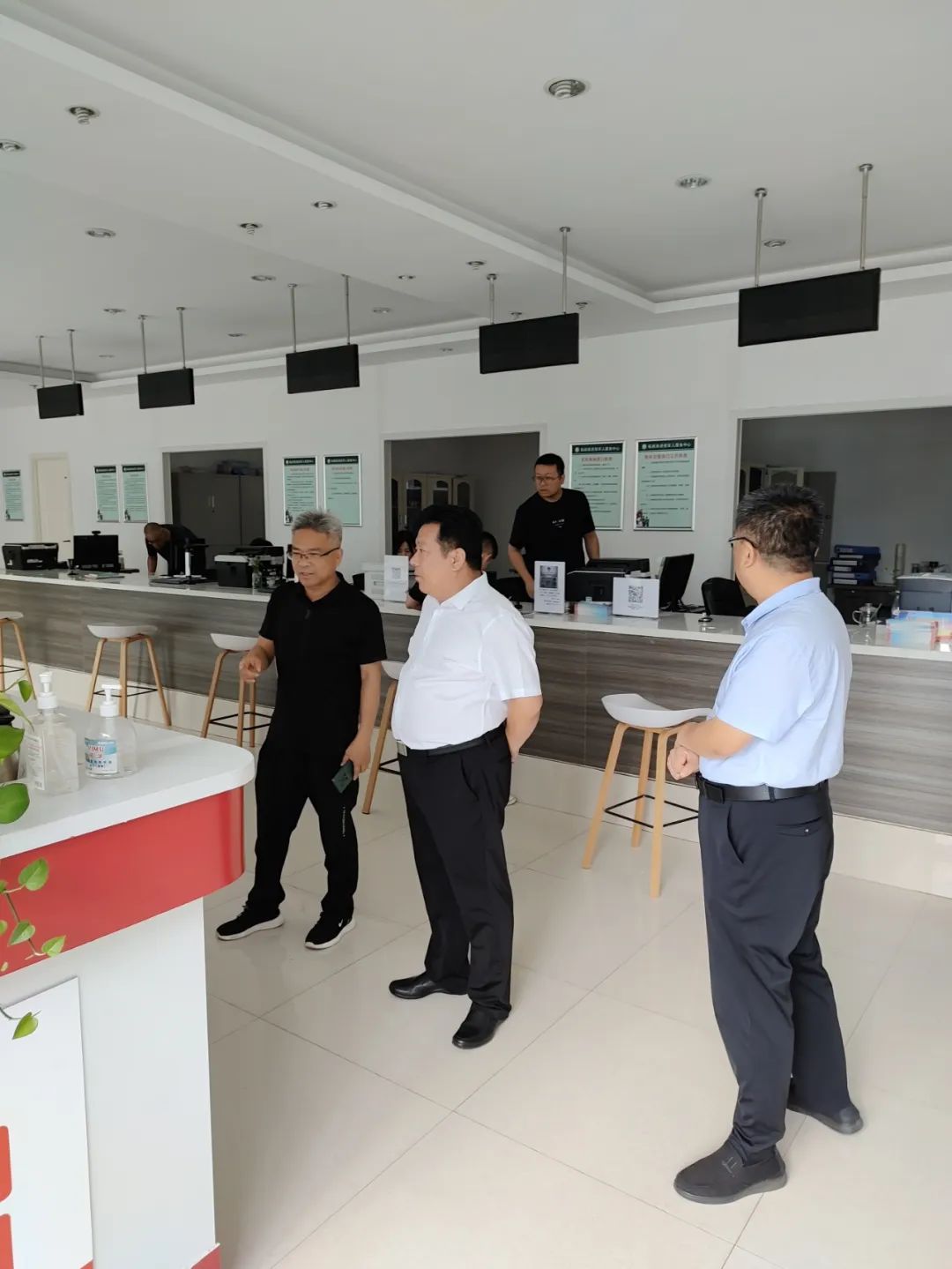 临颍县委副书记,政法委书记常国庆到县退役军人事务局调研