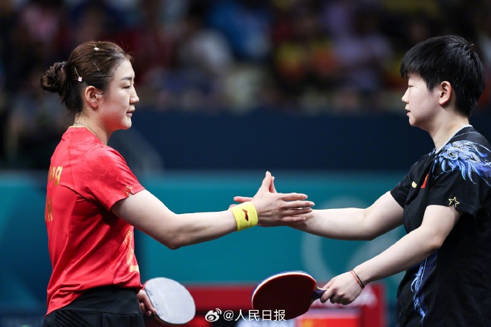 太暖了!孙颖莎陈梦抱一抱