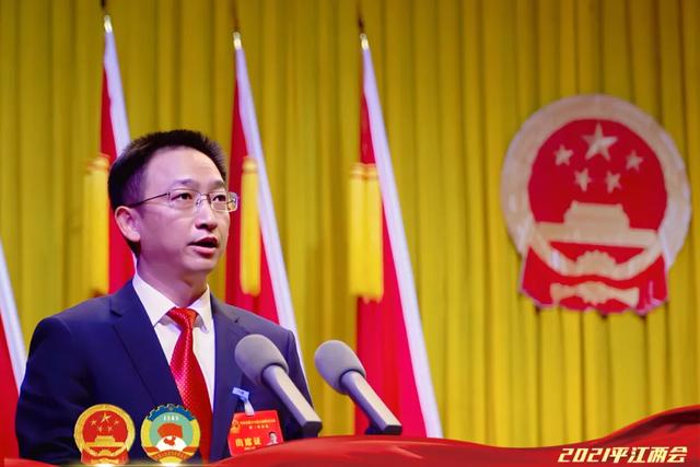 新当选的县人民政府县长彭方建讲话