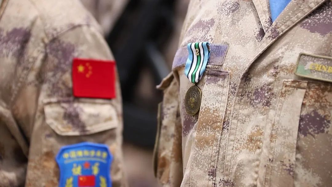 祝贺!700名维和官兵荣获"和平荣誉勋章"