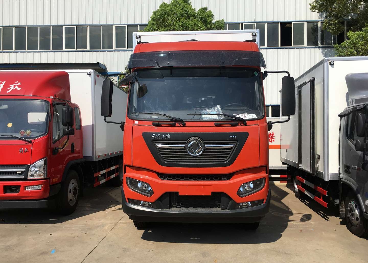 东风天锦kr230/kr245冷藏车(6.8米货厢)