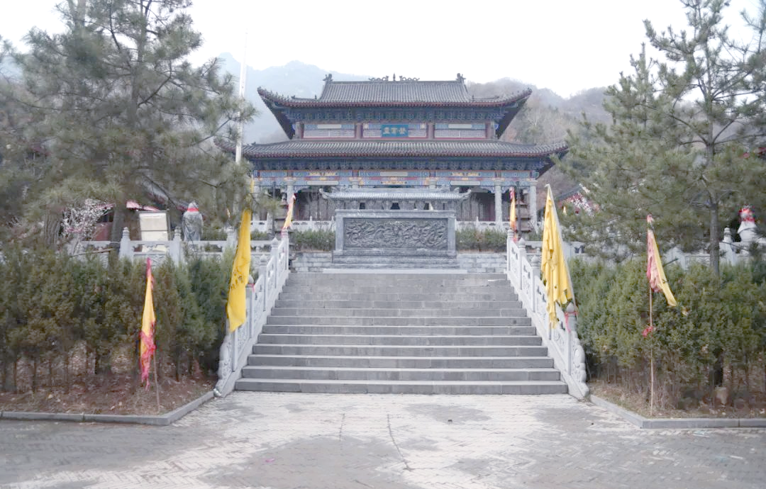 探秘老君山景区的灵官殿与多彩建筑