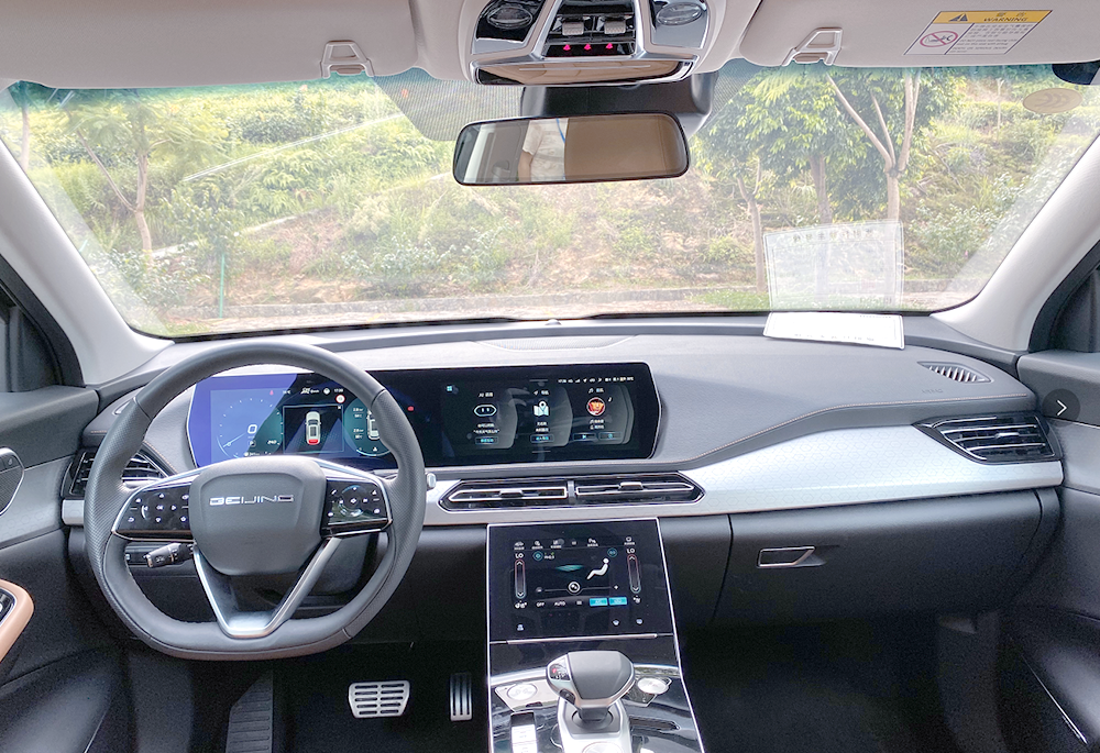 汽车行业内并不罕见,但北京x7的亮点在于其内饰的众多零部件与豪华