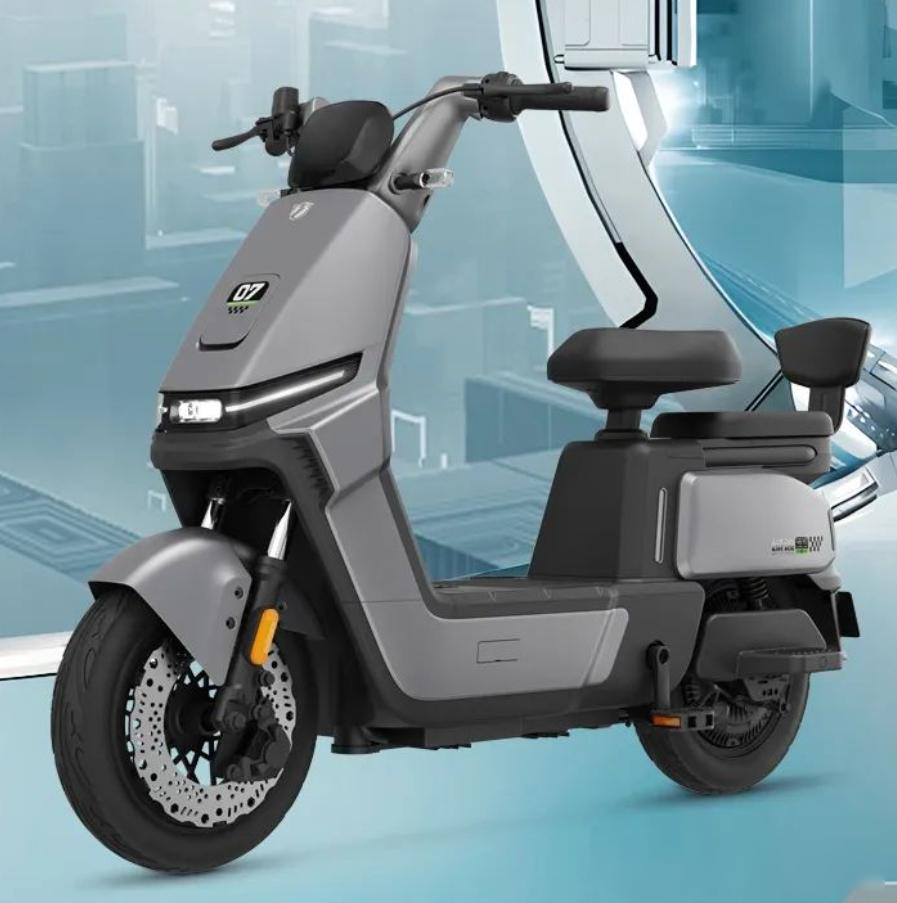 3款绿源新品新国标电动车,适合接娃买菜,上路免驾照