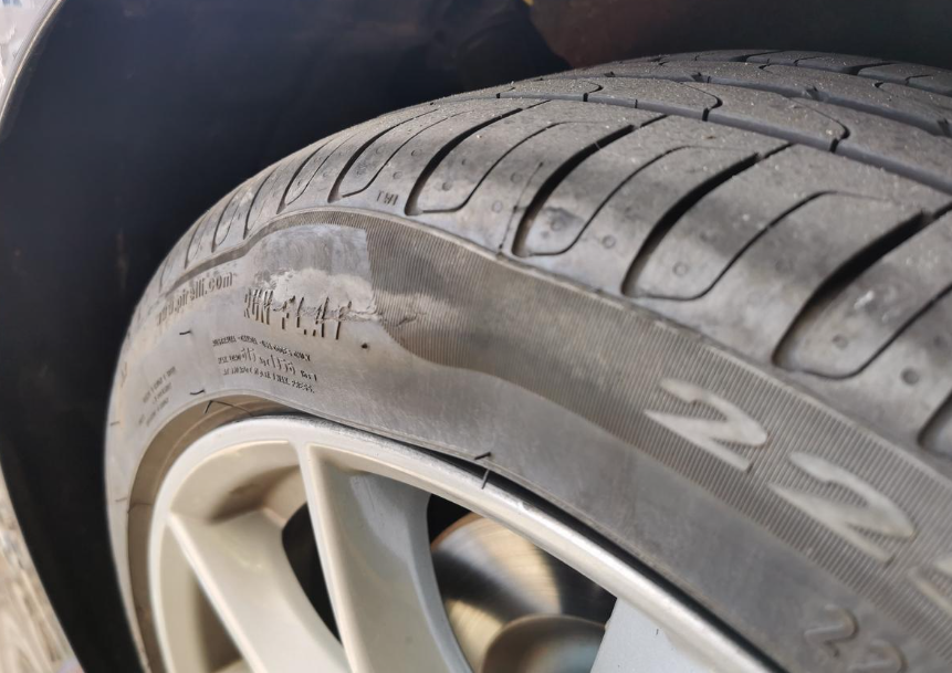 轮胎鼓包了要不要换掉?汽车轮胎很重要,不要轻易忽视