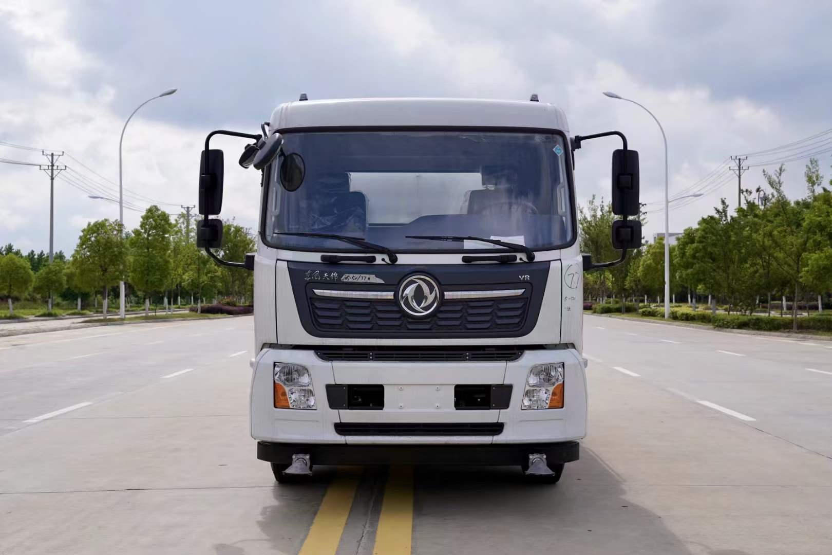 东风天锦vr12方洒水车-大动力-容积大-高端大气-最低价格14.8万元