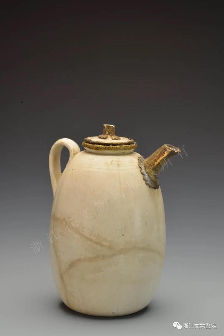 每日一见|唐"官"款白釉瓜棱瓷执壶