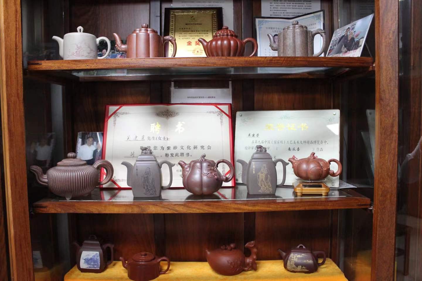 艺德东升,指尖上的传承║紫砂工艺大师吴建荣的紫砂人生