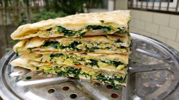 我家做韭菜鸡蛋菜馍就用这个方法,解馋又营养