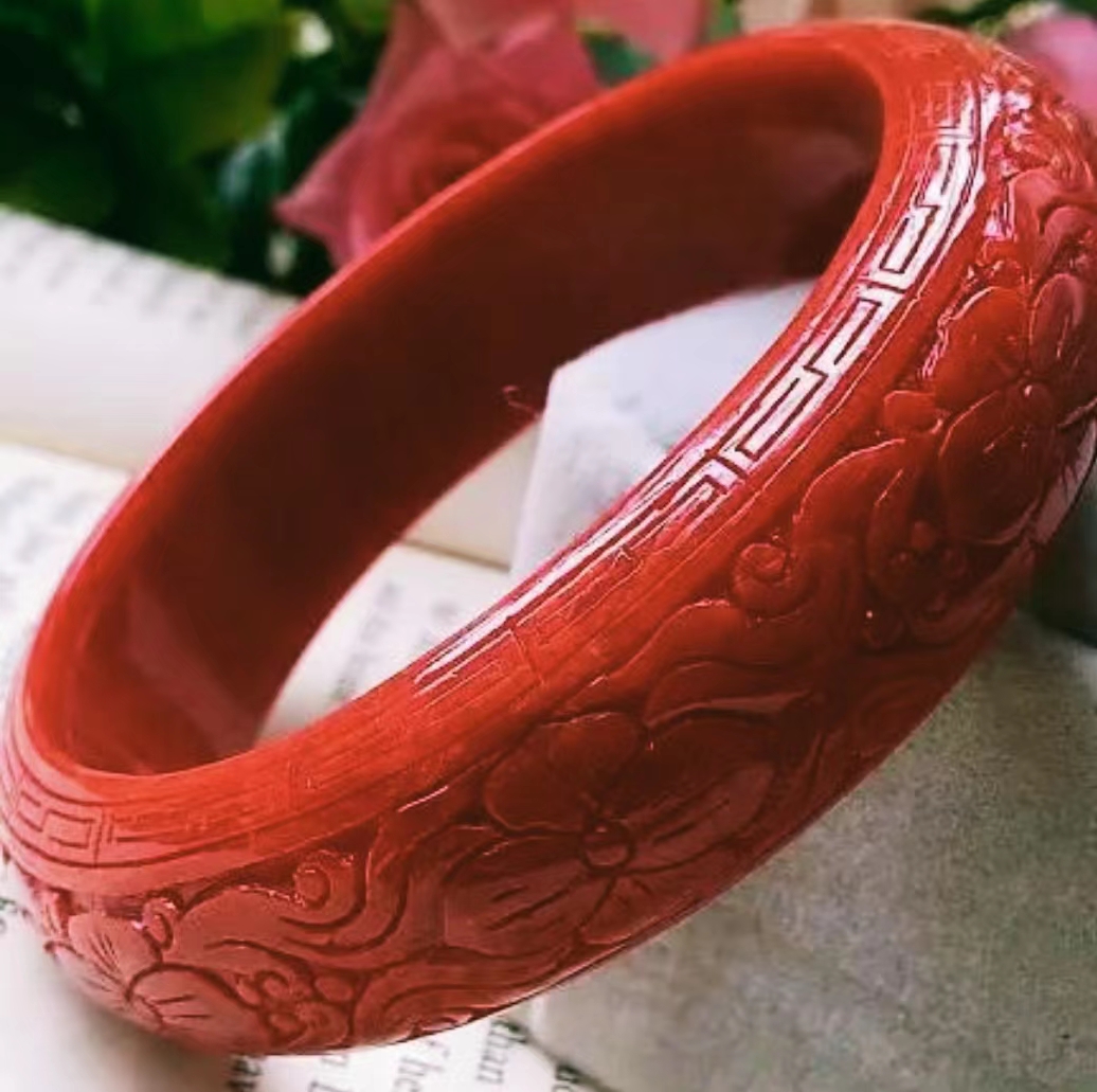 红珊瑚手镯辨别真假的技巧