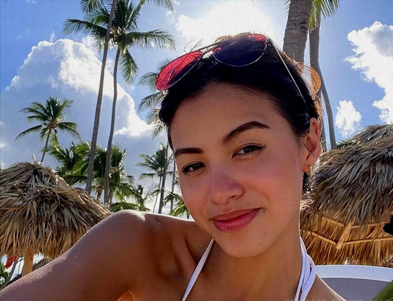 tvb知名港姐冠军晒泳装美照整牙后颜值飙升,与男友甜蜜恩爱