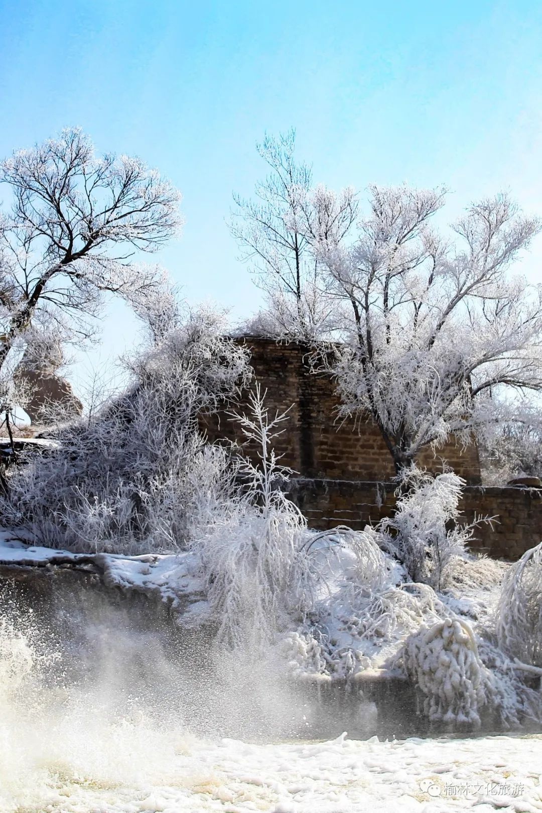 跟著冬奧會感受冰雪的魅力,榆林紅石峽霧凇簡直美如仙境!