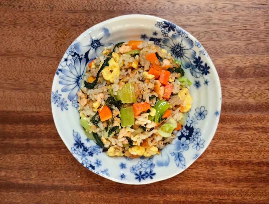 美食厨房 | 五彩三文鱼炒饭