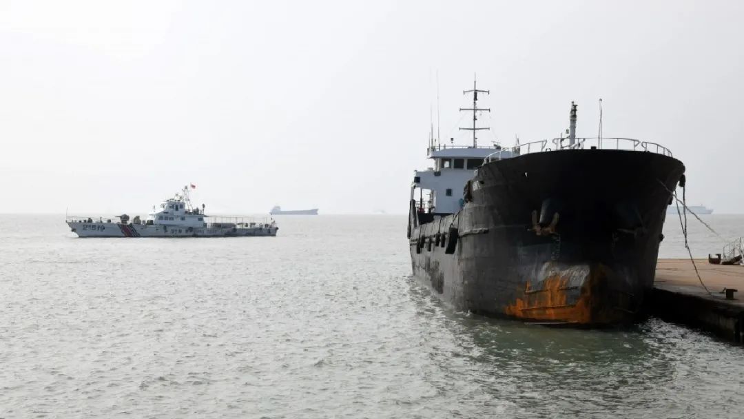 广东海警查获一宗涉30余万条香烟的特大走私案