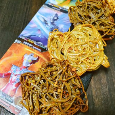带着美食出去浪 奥特曼干脆面