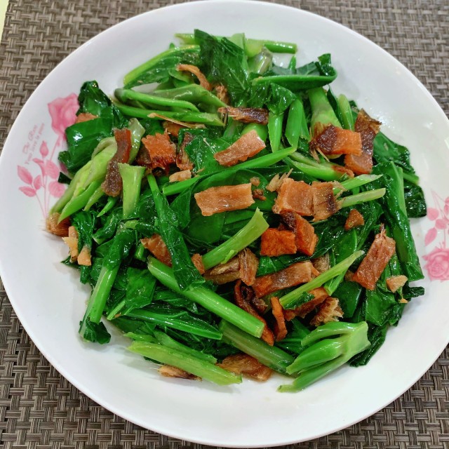 芥蓝炒鱼干,芥蓝脆嫩可口,鱼肉鲜香味美