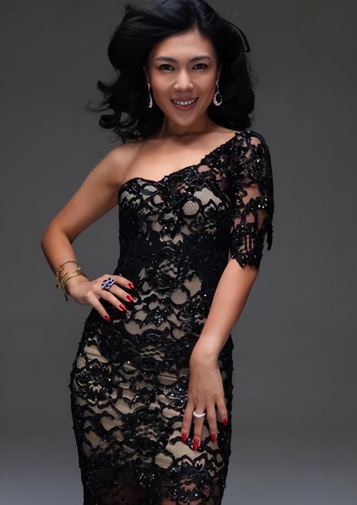 "高级交际花"苏芒:一双玉臂万人枕,为挤入上流社会不择手段