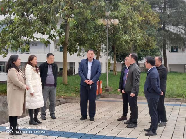 筠连县委副书记,县长谢晓丹一行到筠连县第二中学校调研工作