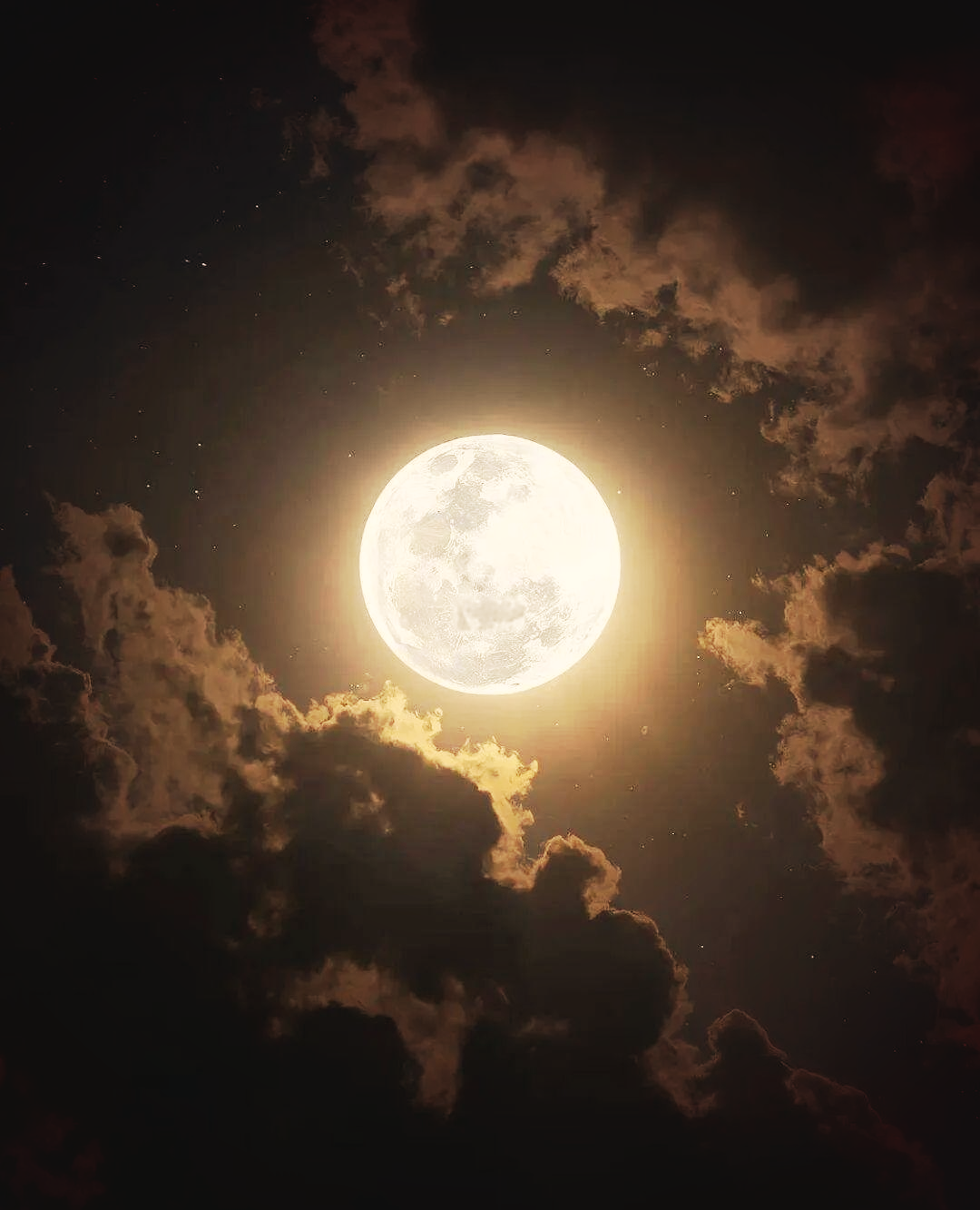 十五的月亮十六圆:探究背后的真相与文化内涵