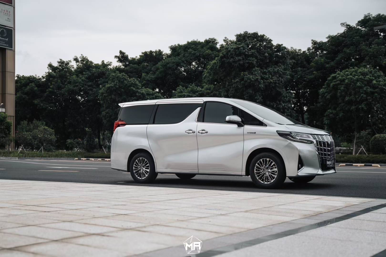 丰田埃尔法matrix矩阵改色膜金属银,高级感满满