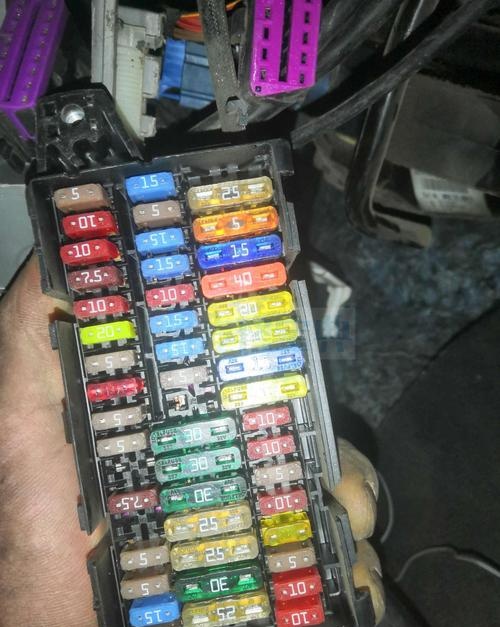 大众新捷达保险丝盒在哪,新捷达保险丝盒对照表