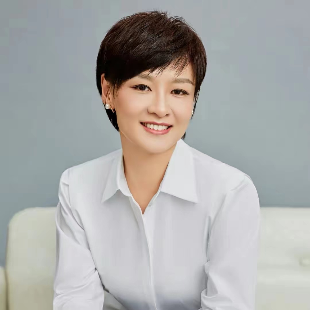 前央视主持李小萌分享女儿近照!11岁的她又高又飒,眼神里透着光