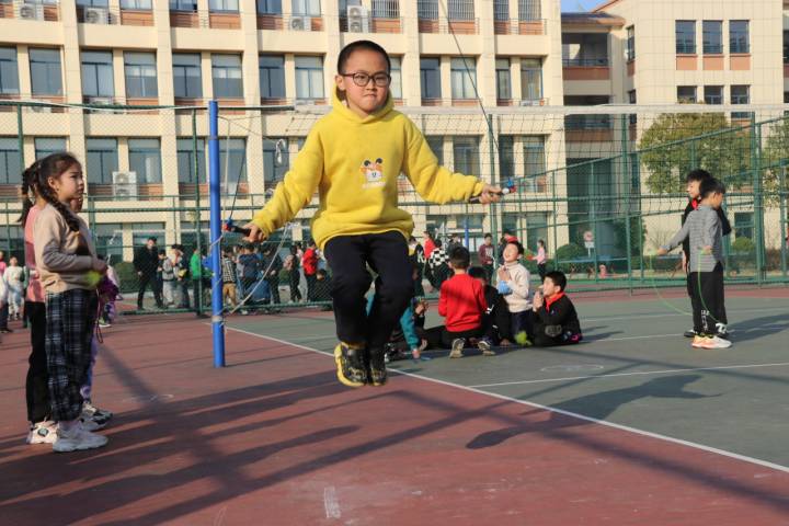 新湾小学开展校级"三跳"比赛:点燃运动激情,助力"双减"落地!
