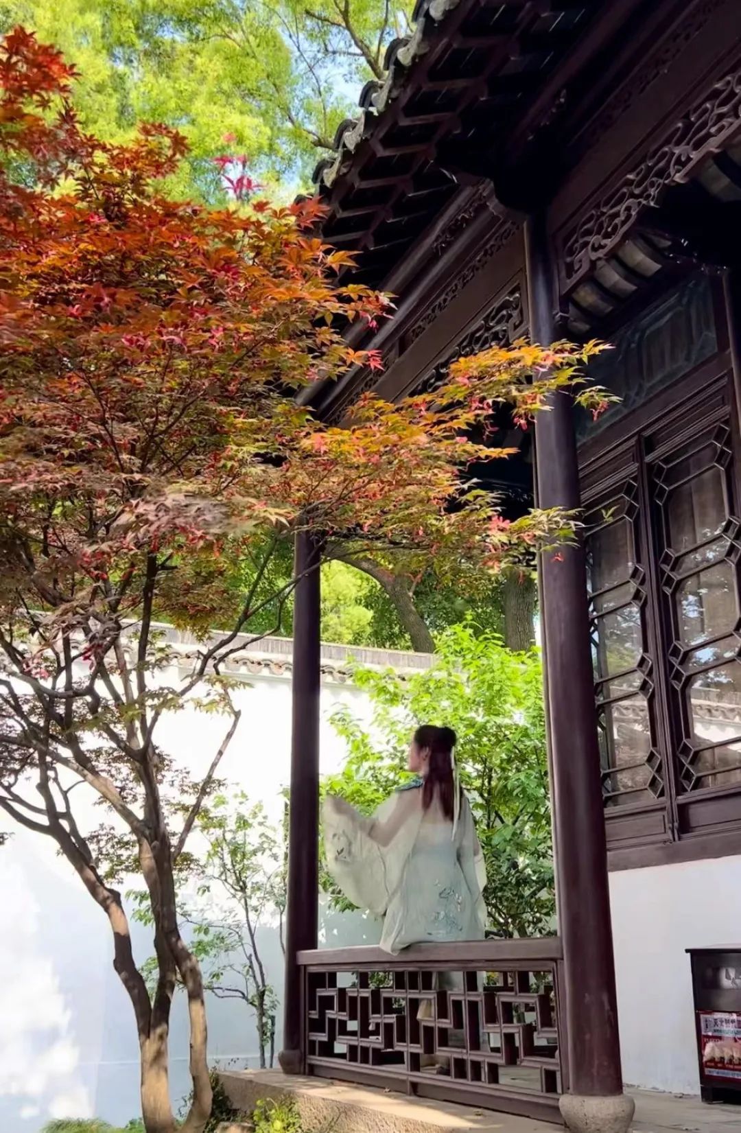 今年暑假期间,景区周边的汉服店日均游客接待量达到5.6万人次.