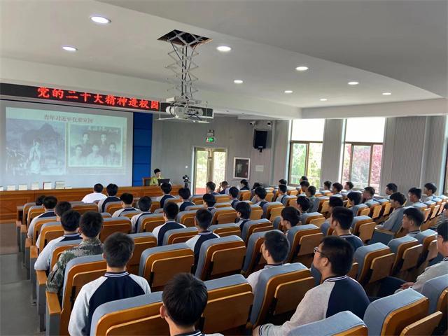 威海市委党史研究院走进威海技师学院开展党史史志书籍捐赠和党的二十