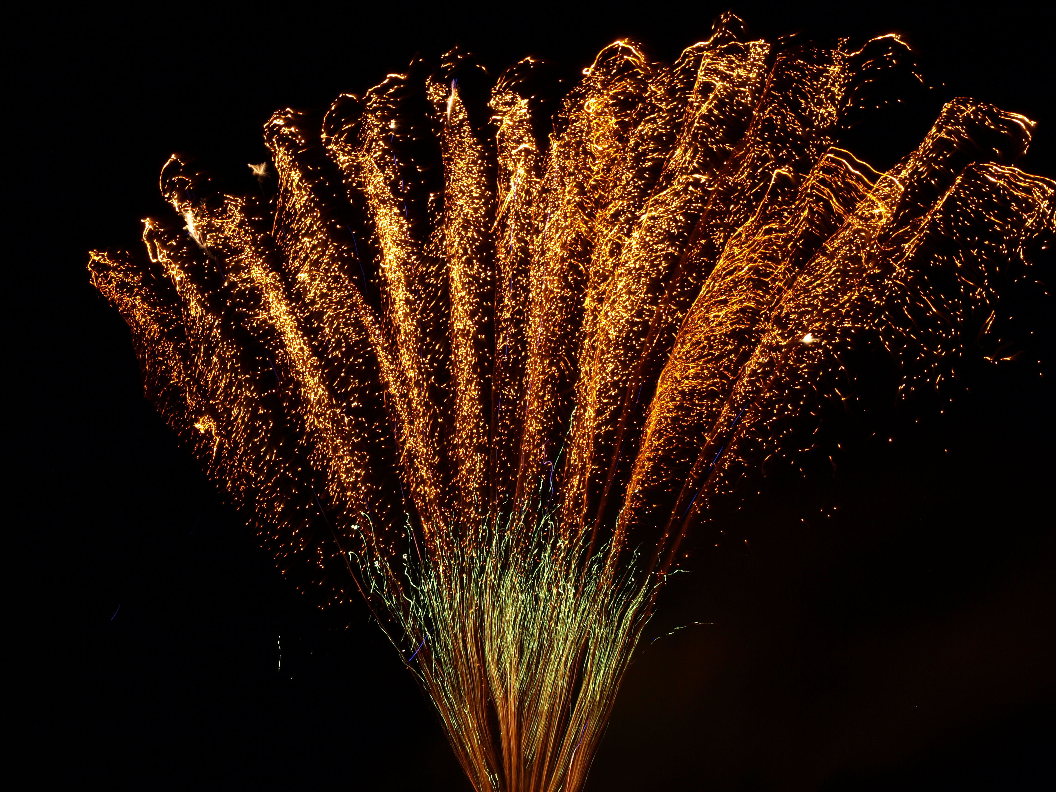 心理测试:选一束最灿烂的烟花,测你将来会嫁给你的老同学吗?