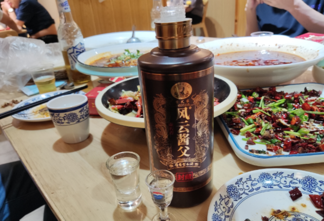 河南喝酒"猛",山东大汉来了也得懵?看完人家怎么喝你就明白了