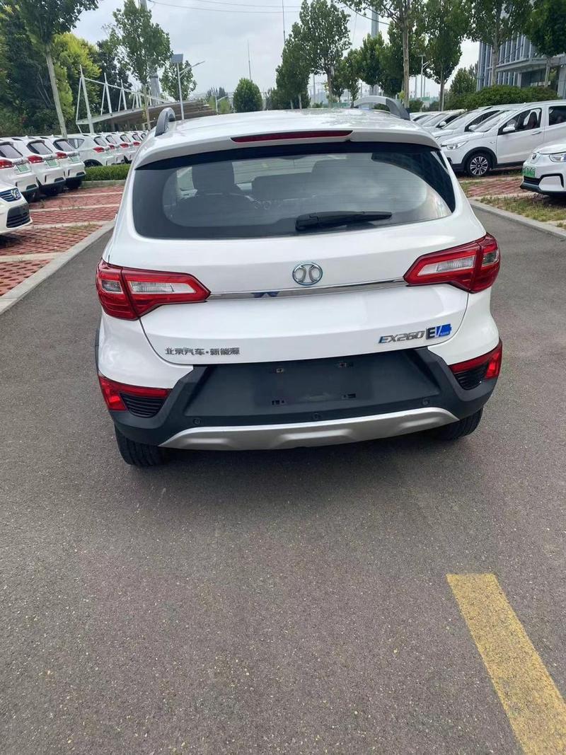 北汽新能源ex260车型是一款于2017年面市的电动汽车