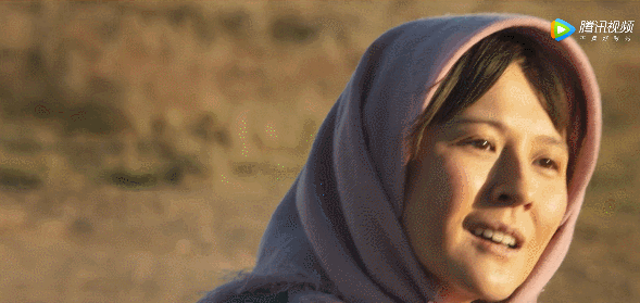 前一阵子,饰演《山海情》里水花的热依扎火了.