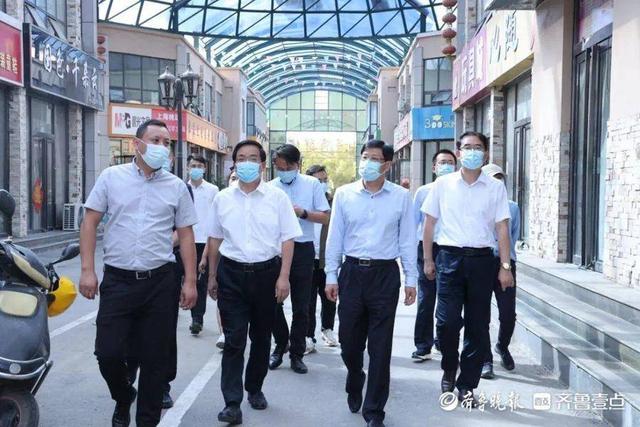 包希安督导我区全国文明城市创建和疫情防控工作