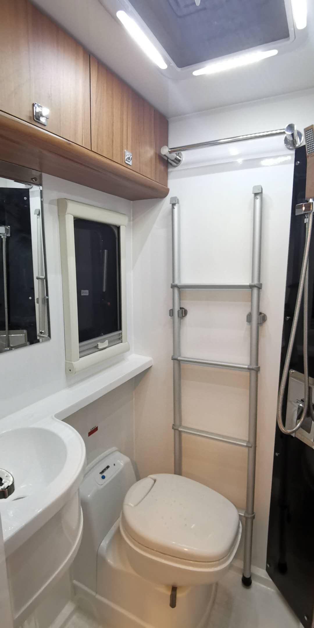 赛德房车4大优势简单聊,2020大白鲸试用报告,轻量化设计更安全