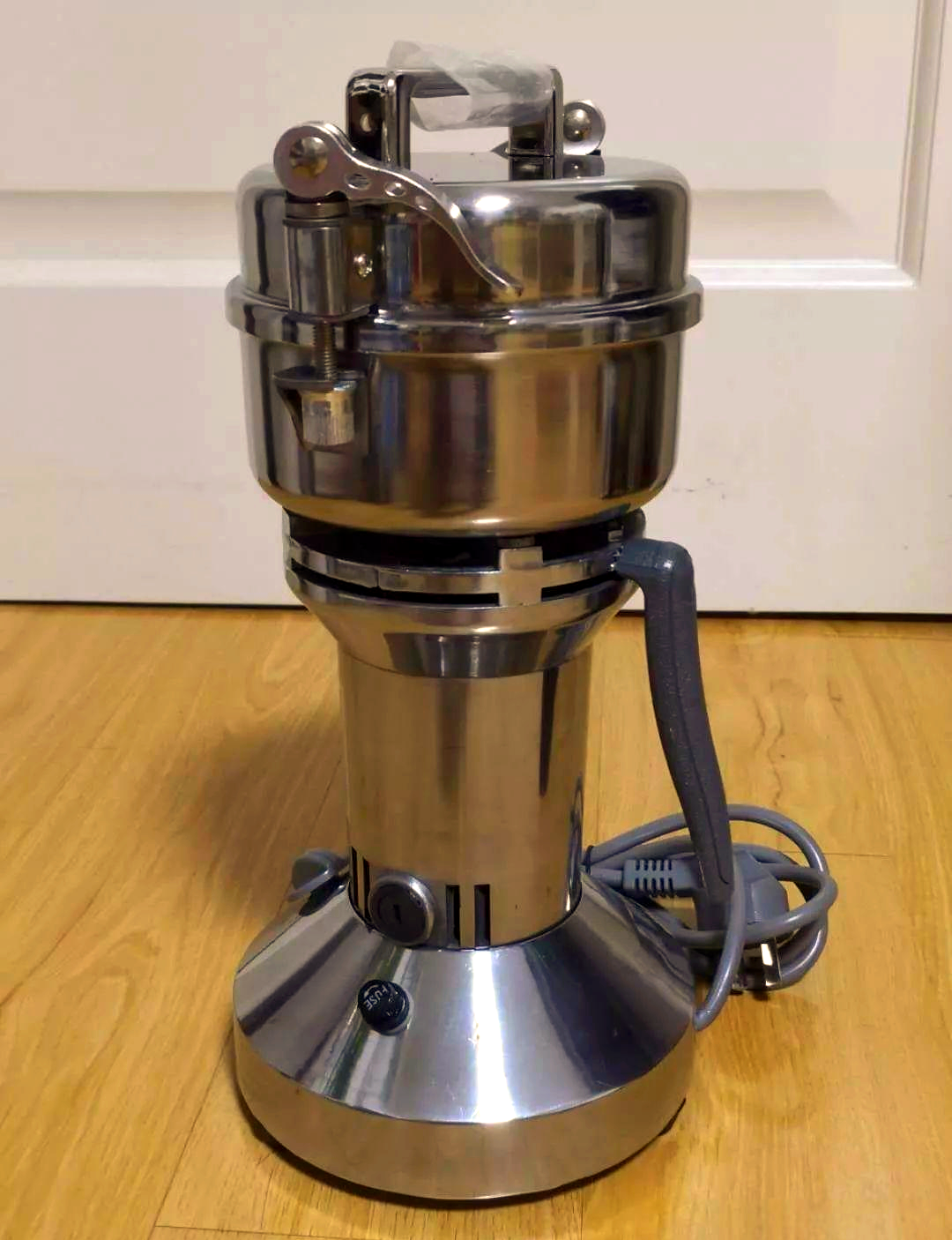 多种型号万能粉碎机介绍