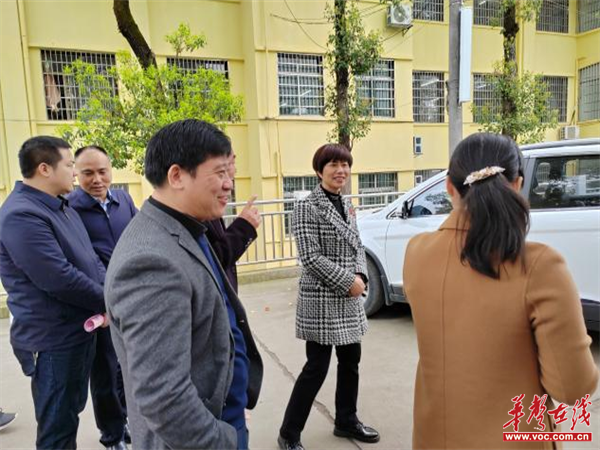 衡阳市人大常委会副主任谢明芳到石湾完小调研学校美育工作