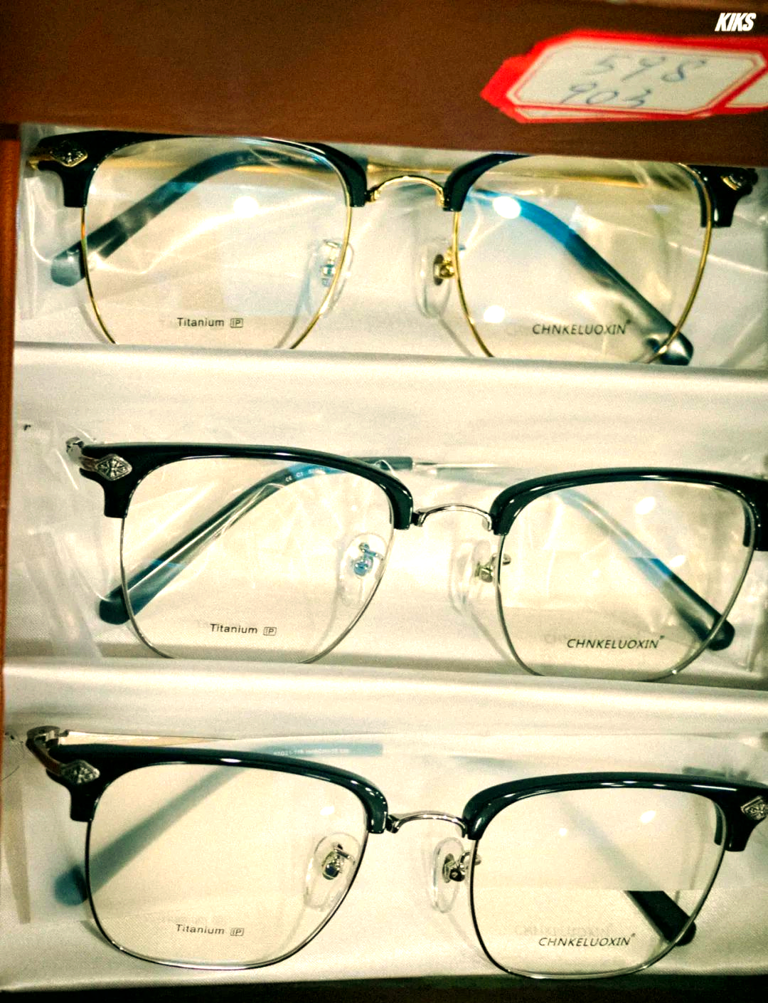 "歪货"是一个常用来形容的词汇,特指那些高仿的fake货品,例如我们之前