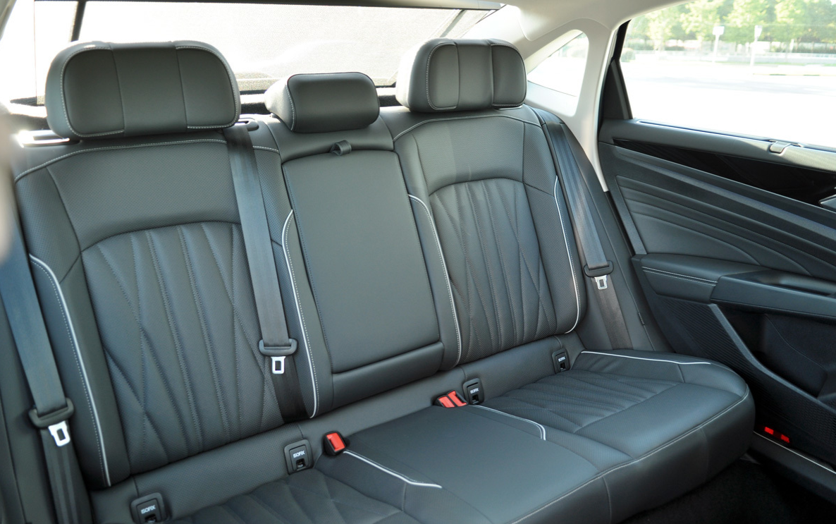 大众帕萨特座椅怎么调节,帕萨特后排怎么放倒