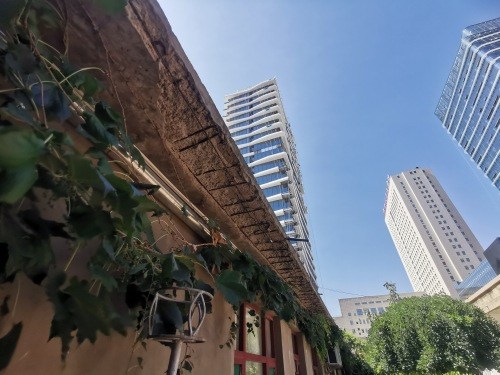 柳营路一民房多处出现裂缝,居民怀疑是附近工地施工所致