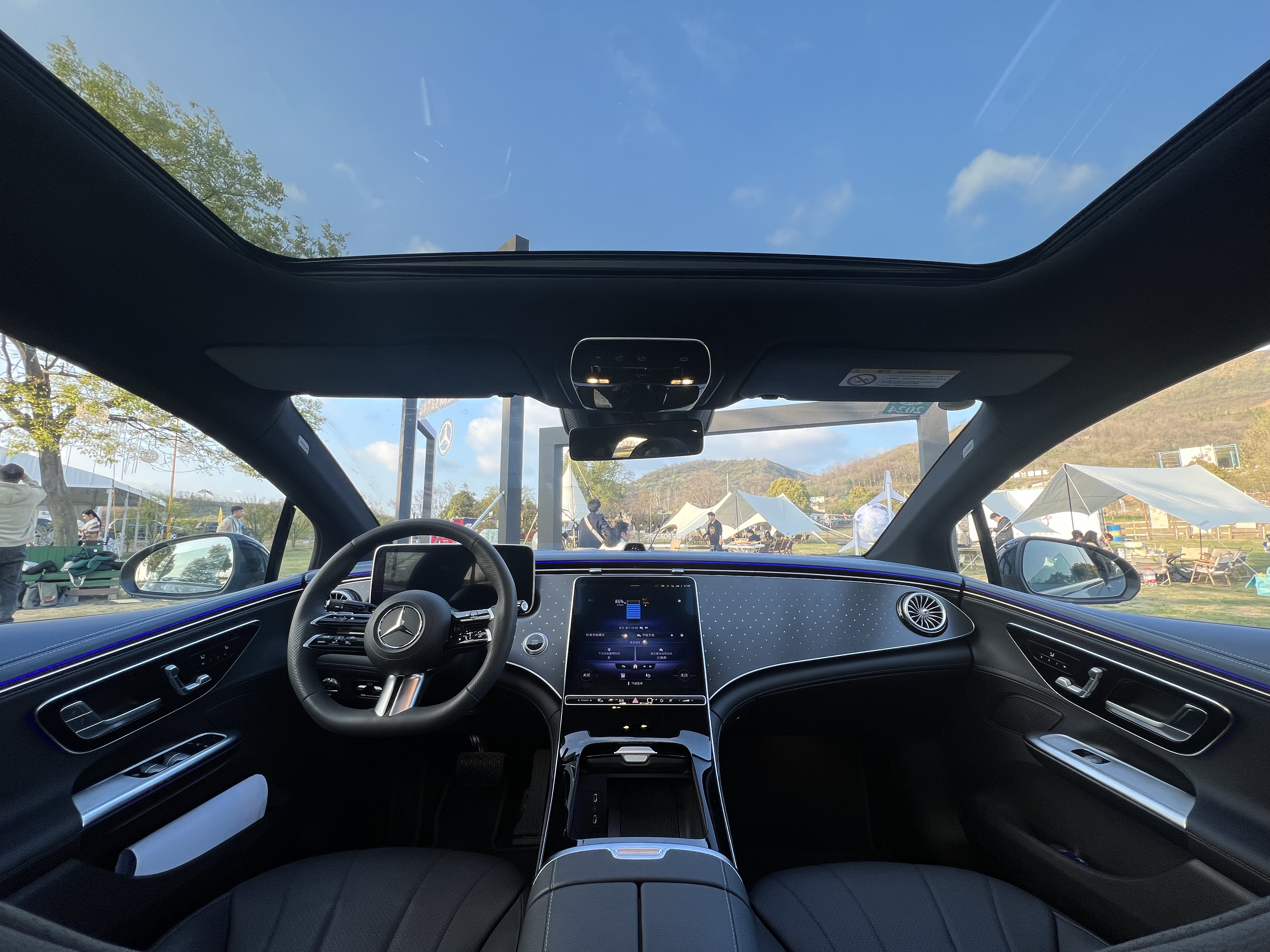 静态体验奔驰eqe,花油车的钱买电车到底值不值?