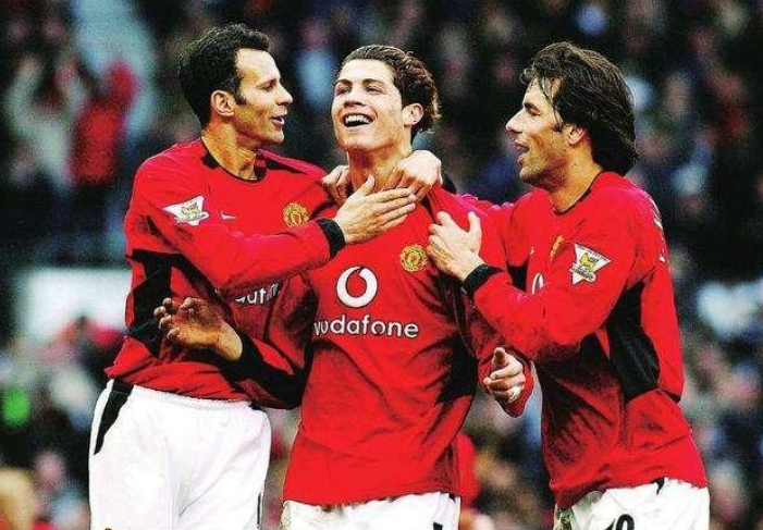 c罗当年惨遭范尼殴打,范尼因c罗两次转会?当时有什么内幕?