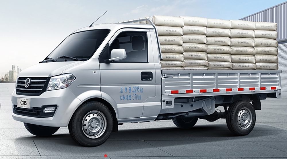 近期,由于工作需求,我体验了两款微型货车:东风小康c31s和五菱荣光