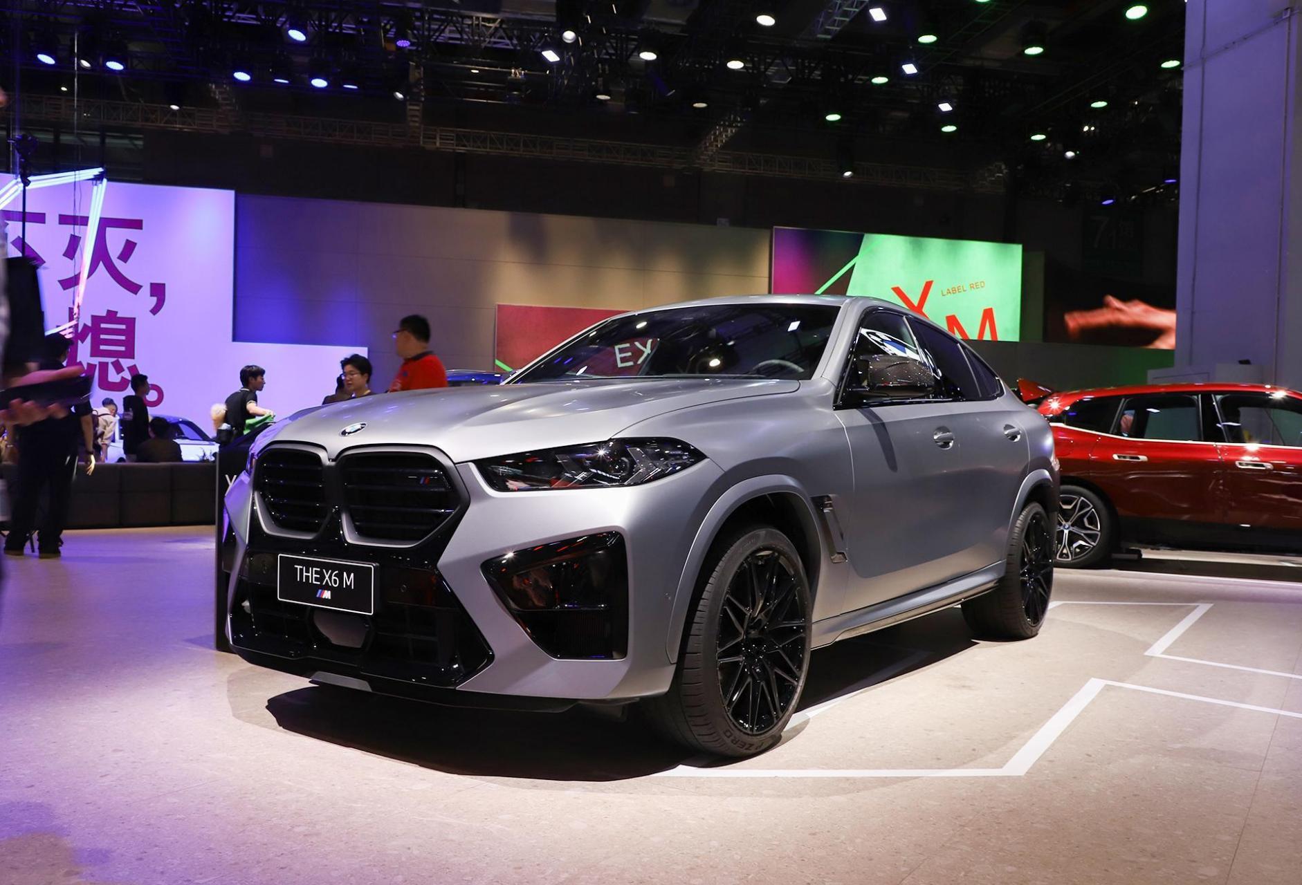 在上海车展期间,宝马官方正式展出了旗下的新款x6 m车型,新车是现款