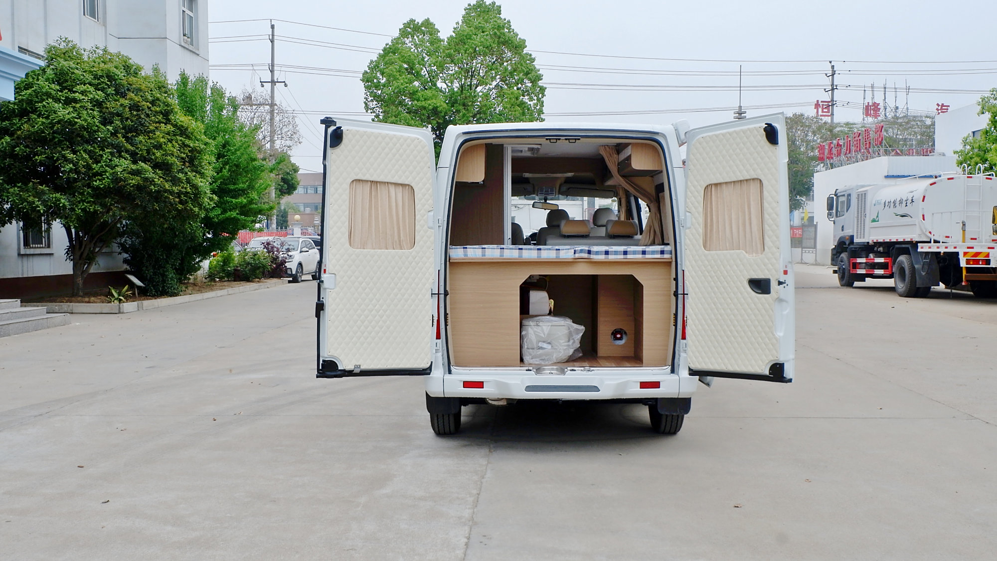 通过性优秀的大通v80短轴房车